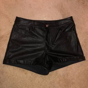 PLEATHER shorts H&M